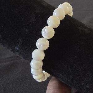 Elegant Cream Shell Crystal Beaded Bracelet